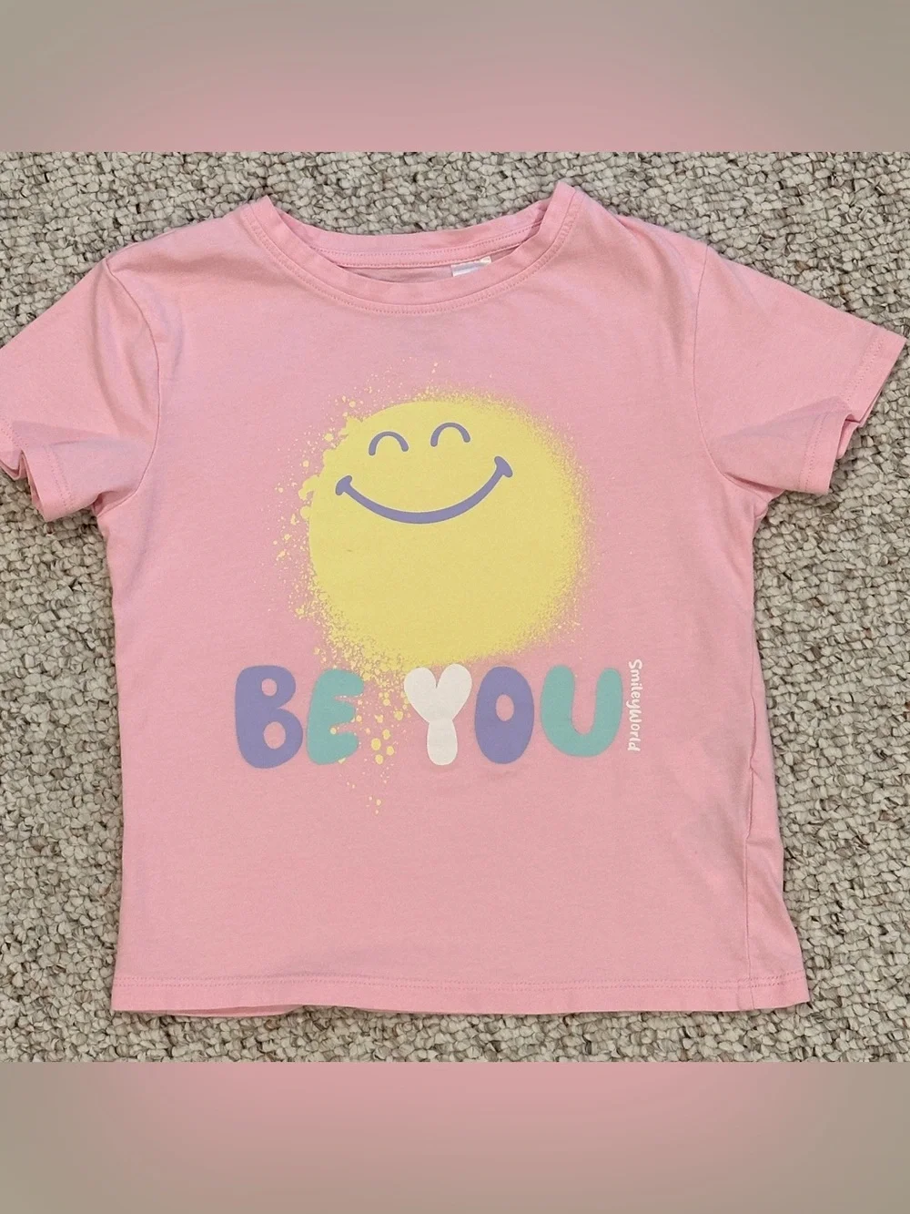Bundle of 2 girls graphic shirts in size 5T. Brands Gap & H&M